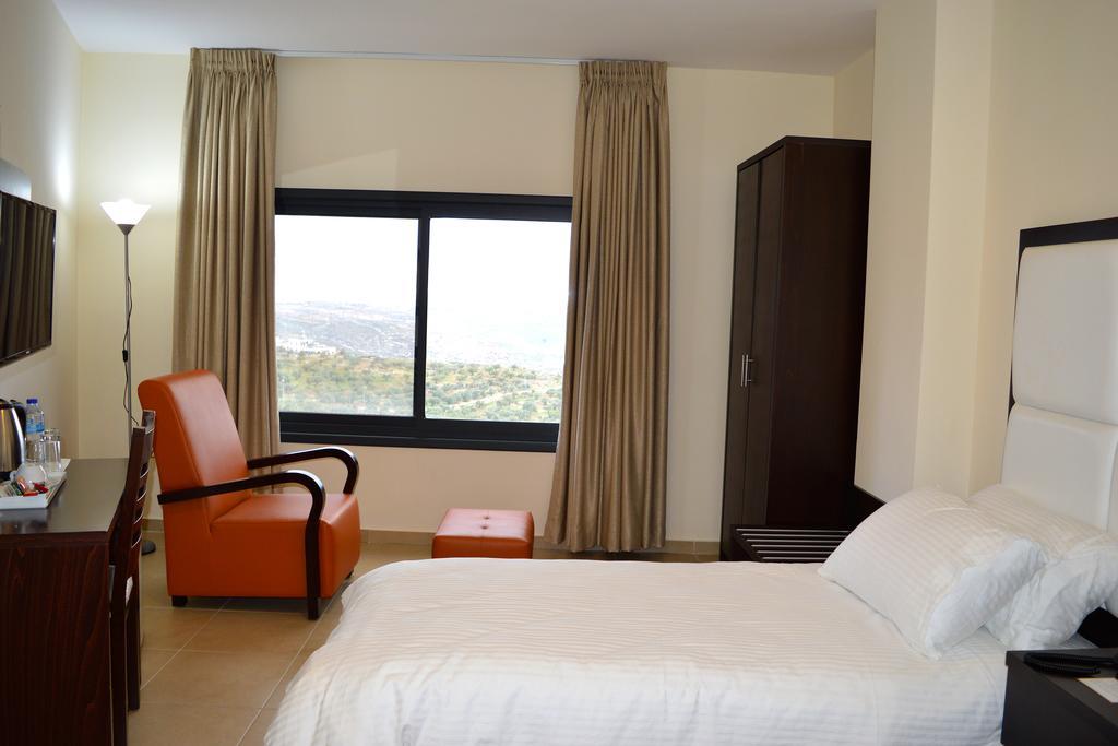 Taybeh Golden Hotel Ramallah Exteriör bild